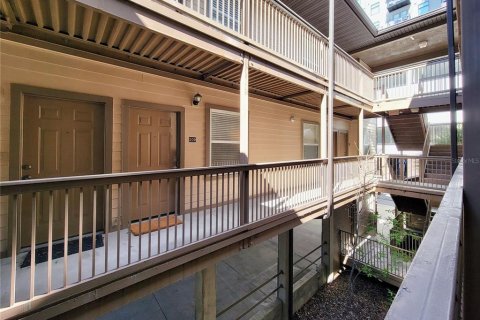 Condominio en venta en Gainesville, Florida, 1 dormitorio, 39.95 m2 № 2143074 - foto 3