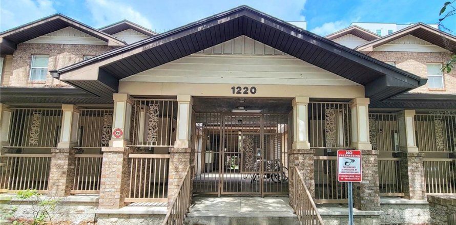 Condominio en Gainesville, Florida, 1 dormitorio № 2143074