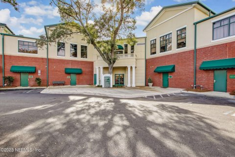 Commercial property in Fernandina Beach, Florida № 877827 - photo 1