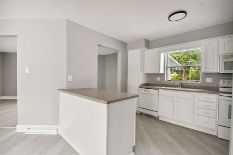 House in Bradenton, Florida 3 bedrooms, 140.75 sq.m. № 2280155 - photo 10