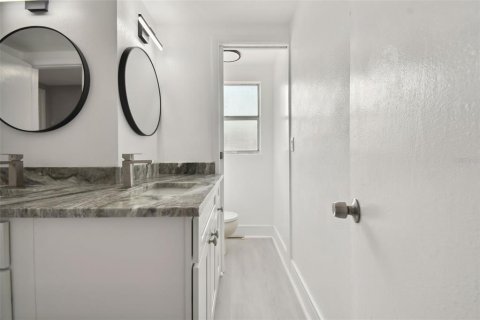 House in Bradenton, Florida 3 bedrooms, 140.75 sq.m. № 2280155 - photo 23