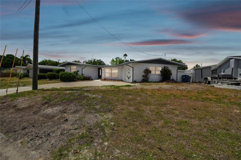 House in Bradenton, Florida 3 bedrooms, 140.75 sq.m. № 2280155