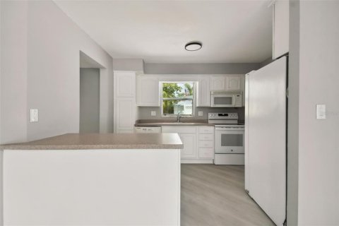 House in Bradenton, Florida 3 bedrooms, 140.75 sq.m. № 2280155 - photo 9