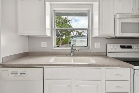 House in Bradenton, Florida 3 bedrooms, 140.75 sq.m. № 2280155 - photo 13