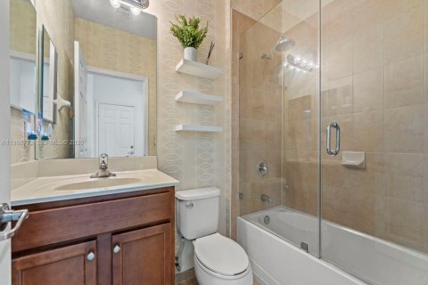 Villa ou maison à vendre à Miami, Floride: 3 chambres, 177.07 m2 № 2044903 - photo 5