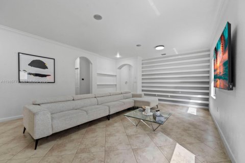 Villa ou maison à vendre à Miami, Floride: 3 chambres, 177.07 m2 № 2044903 - photo 8