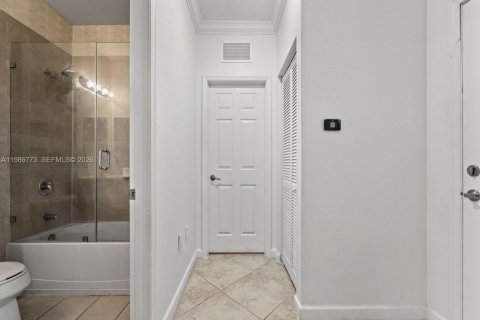 Villa ou maison à vendre à Miami, Floride: 3 chambres, 177.07 m2 № 2044903 - photo 21