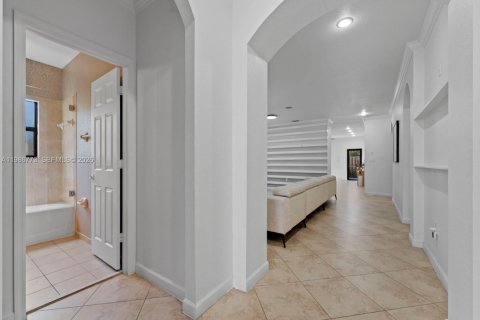 Villa ou maison à vendre à Miami, Floride: 3 chambres, 177.07 m2 № 2044903 - photo 4