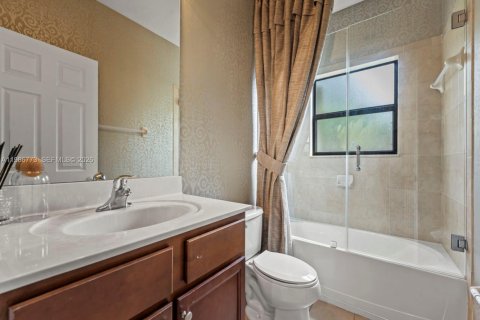 Villa ou maison à vendre à Miami, Floride: 3 chambres, 177.07 m2 № 2044903 - photo 23