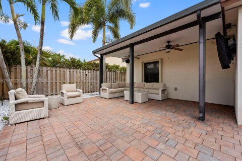 Villa ou maison à vendre à Miami, Floride: 3 chambres, 177.07 m2 № 2044903 - photo 29