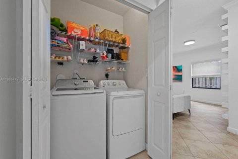 Villa ou maison à vendre à Miami, Floride: 3 chambres, 177.07 m2 № 2044903 - photo 25