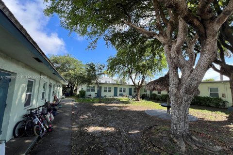 Propiedad comercial en venta en Hallandale Beach, Florida № 2069355 - foto 16