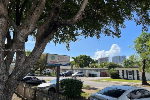 Propiedad comercial en venta en Hallandale Beach, Florida № 2069355 - foto 15