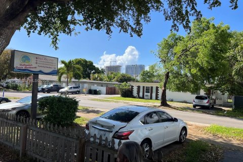 Propiedad comercial en venta en Hallandale Beach, Florida № 2069355 - foto 13