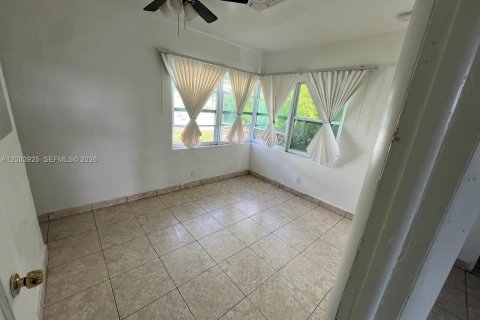 Propiedad comercial en venta en Hallandale Beach, Florida № 2069355 - foto 21