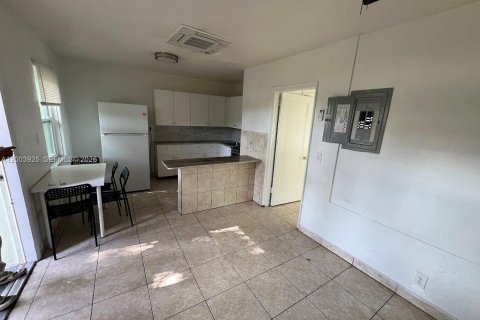 Propiedad comercial en venta en Hallandale Beach, Florida № 2069355 - foto 19