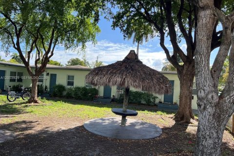 Propiedad comercial en venta en Hallandale Beach, Florida № 2069355 - foto 11