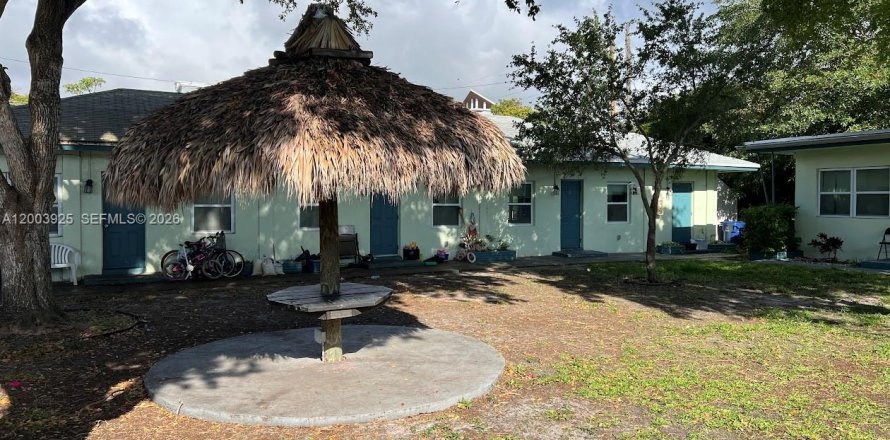 Propiedad comercial en Hallandale Beach, Florida № 2069355