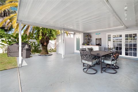House in Cutler Bay, Florida 3 bedrooms, 150.32 sq.m. № 1836495 - photo 24