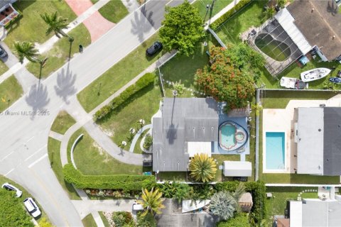 House in Cutler Bay, Florida 3 bedrooms, 150.32 sq.m. № 1836495 - photo 3