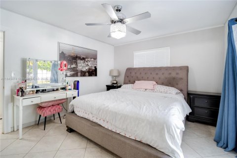 House in Cutler Bay, Florida 3 bedrooms, 150.32 sq.m. № 1836495 - photo 12