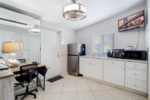 House in Cutler Bay, Florida 3 bedrooms, 150.32 sq.m. № 1836495 - photo 23