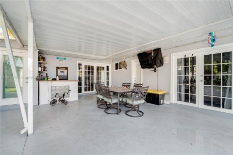 House in Cutler Bay, Florida 3 bedrooms, 150.32 sq.m. № 1836495 - photo 13