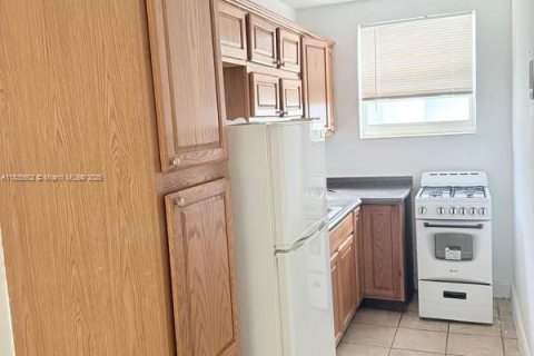 Condominio en venta en Miami Beach, Florida, 37.35 m2 № 1818501 - foto 2
