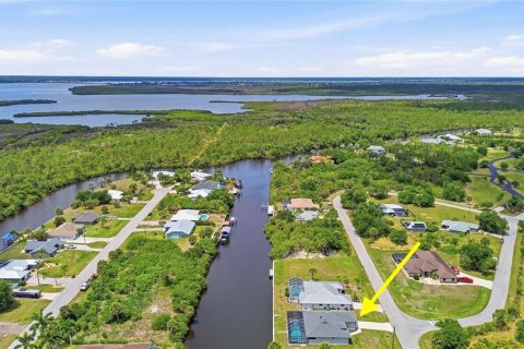 House in Port Charlotte, Florida 3 bedrooms, 160.16 sq.m. № 2106622