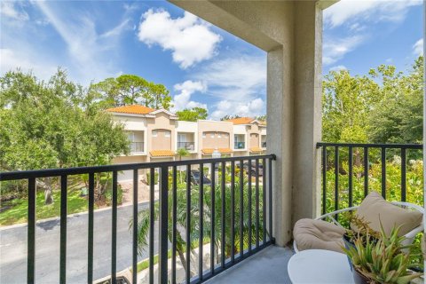 Townhouse in Saint Petersburg, Florida 3 bedrooms, 134.24 sq.m. № 2210334 - photo 25
