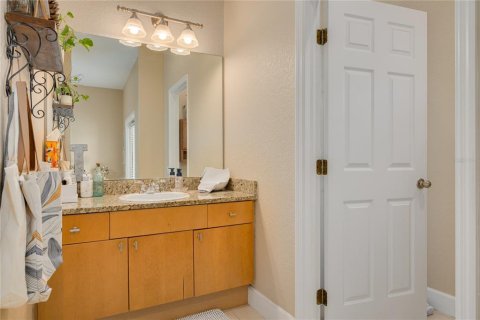 Townhouse in Saint Petersburg, Florida 3 bedrooms, 134.24 sq.m. № 2210334 - photo 23