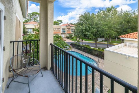 Townhouse in Saint Petersburg, Florida 3 bedrooms, 134.24 sq.m. № 2210334 - photo 30