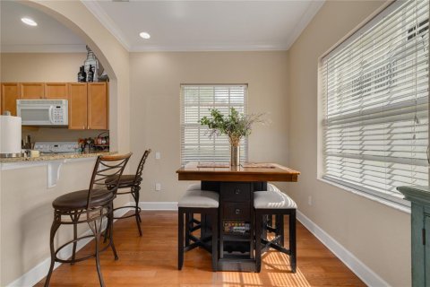 Townhouse in Saint Petersburg, Florida 3 bedrooms, 134.24 sq.m. № 2210334 - photo 9