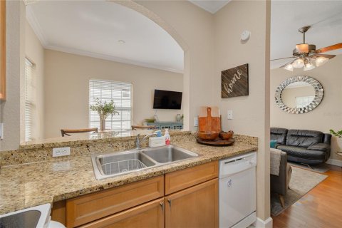 Townhouse in Saint Petersburg, Florida 3 bedrooms, 134.24 sq.m. № 2210334 - photo 12