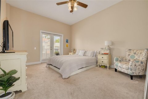 Townhouse in Saint Petersburg, Florida 3 bedrooms, 134.24 sq.m. № 2210334 - photo 20