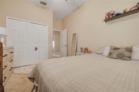 Townhouse in Saint Petersburg, Florida 3 bedrooms, 134.24 sq.m. № 2210334 - photo 27