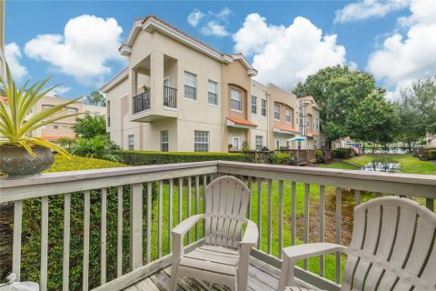 Townhouse in Saint Petersburg, Florida 3 bedrooms, 134.24 sq.m. № 2210334 - photo 17