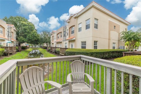 Townhouse in Saint Petersburg, Florida 3 bedrooms, 134.24 sq.m. № 2210334 - photo 18