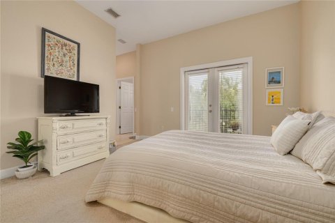 Townhouse in Saint Petersburg, Florida 3 bedrooms, 134.24 sq.m. № 2210334 - photo 21