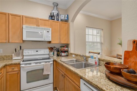 Townhouse in Saint Petersburg, Florida 3 bedrooms, 134.24 sq.m. № 2210334 - photo 13
