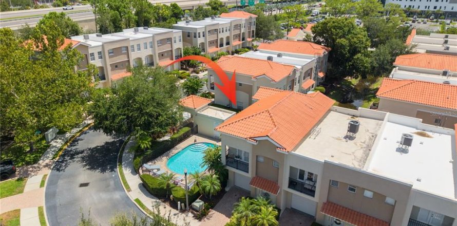 Townhouse in Saint Petersburg, Florida 3 bedrooms, 134.24 sq.m. № 2210334