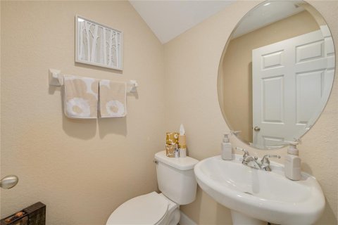 Townhouse in Saint Petersburg, Florida 3 bedrooms, 134.24 sq.m. № 2210334 - photo 15