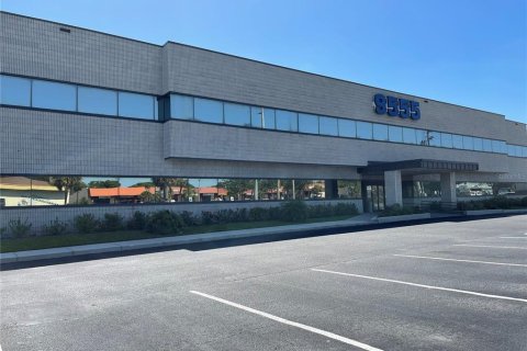 Propiedad comercial en alquiler en Seminole, Florida, 2432.65 m2 № 1549055 - foto 3