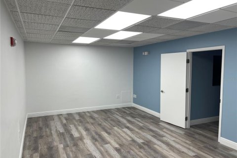 Propiedad comercial en alquiler en Seminole, Florida, 2432.65 m2 № 1549055 - foto 13