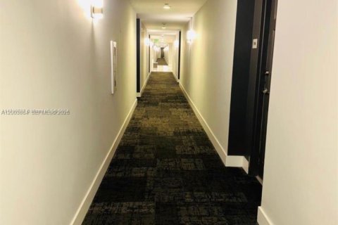 Copropriété à louer à Hollywood, Floride: 2 chambres, 110.46 m2 № 2091277 - photo 19