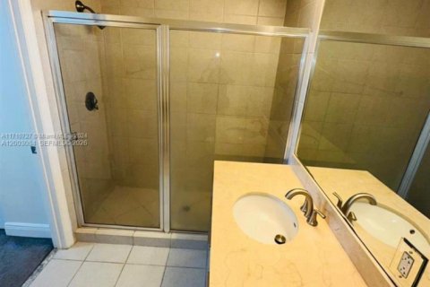Copropriété à louer à Hollywood, Floride: 2 chambres, 110.46 m2 № 2091277 - photo 13