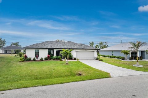 House in Punta Gorda, Florida 3 bedrooms, 152.64 sq.m. № 1718675 - photo 5