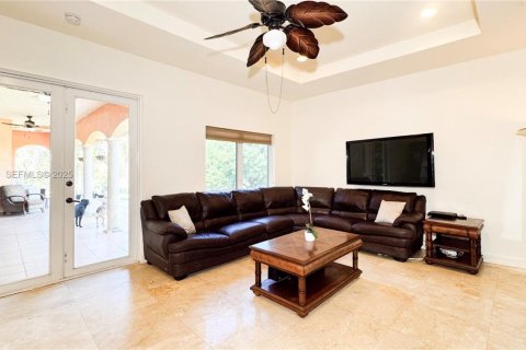 House in Miami, Florida 3 bedrooms, 252.88 sq.m. № 1984580 - photo 23