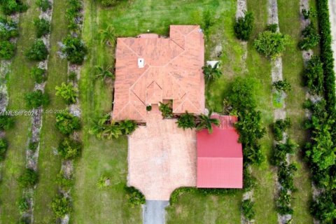 House in Miami, Florida 3 bedrooms, 252.88 sq.m. № 1984580 - photo 11