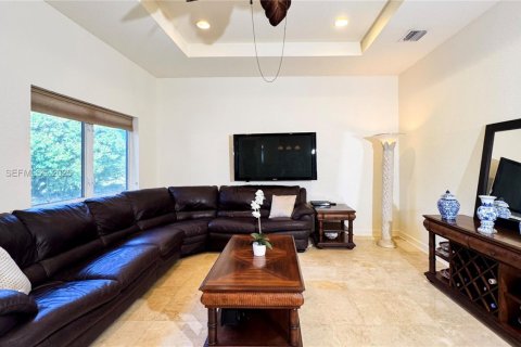 House in Miami, Florida 3 bedrooms, 252.88 sq.m. № 1984580 - photo 24